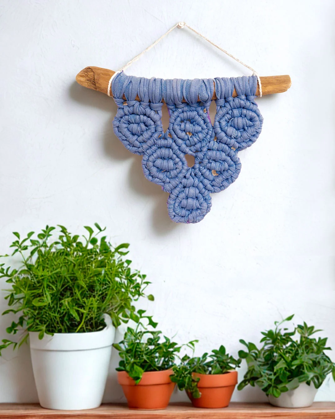 mini-macrame-circulos-color-malva Macramé pequeño con diseño de círculos concéntricos en tono malva.