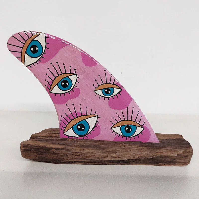 Quilla con el ojo de Horus (ojo egipcio) en azul y dorado.