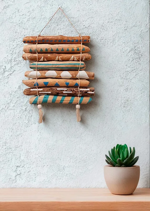 tapiz-pared-ramas-madera-varada Tapiz horizontal compuesto por pequeñas ramas de madera varada en tonos neutros y ocres.